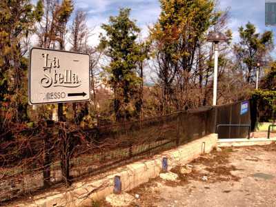 Via Antro gira su se stessa e ritorna su via Bari. E qui ad angolo, prima di terminare il nostro viaggio, incrociamo l�ex sala ricevimenti �La Stella�, molto attiva tra gli anni 90 e i primi anni del 2000 ma ora anch�essa chiusa e in vendita